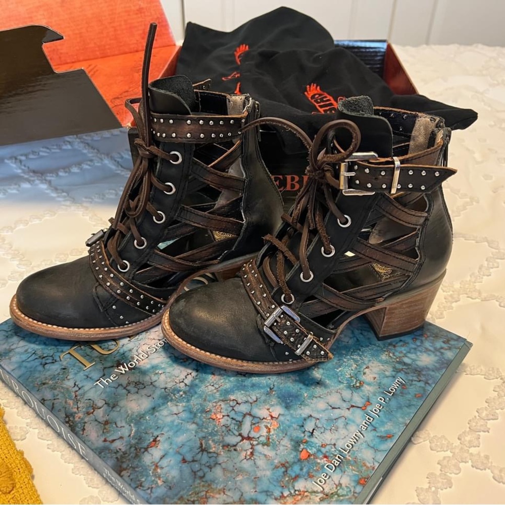 Cheyenne Black Multi size 6